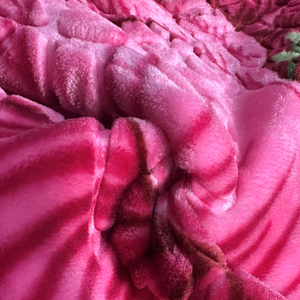 Vente en gros Offre Spéciale épais 100% polyester impression et gaufrage Raschel couverture tissu pour l'hiver - Product Image 3