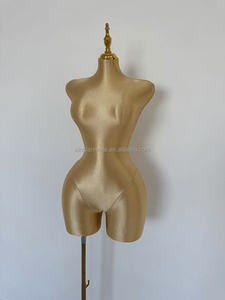 <span class=keywords><strong>Mannequin</strong></span> <span class=keywords><strong>femme</strong></span> grande taille en plastique pour présentation de vêtements, en <span class=keywords><strong>position</strong></span> debout - Product Image 5