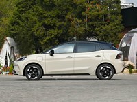 2025 voitures bon marché à vendre MG4 EV voiture d'occasion à vendre comme neuf LHD 520km d'autonomie sans intermédiaire