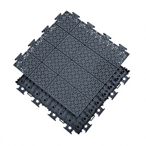 Paneles de Suelo Deportivos Encastrables Negros para Canchas Multiusos, Baldosas Modulares de PP Resistentes para Pisos Deportivos - Product Image 1