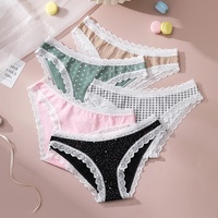 Celana Dalam Wanita Segitiga Berbahan Katun Murni dengan Pinggiran Renda Seksi, Nyaman, dan Menempel di Tubuh, Model Pinggang Rendah Sedang.