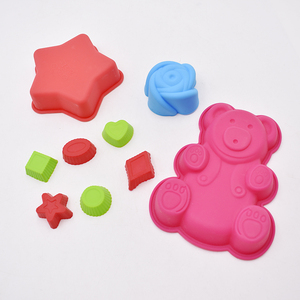 Set di Utensili per Decorazione Torte in Silicone di Alta Qualità, Stampi a Forma di Orso/Stella per Bambini - Product Image 5