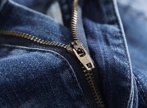 <span class=keywords><strong>Pantalones</strong></span> Vaqueros de Mezclilla para Hombre Estilo Urbano Hip Hop <span class=keywords><strong>Rotos</strong></span> de Corte Recto Regular Lavados y Desgastados con Elasticidad en Tallas Grandes - Product Image 4