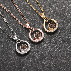 Collana con Proiezione Fotografica Personalizzata '<span class=keywords><strong>Ti</strong></span> <span class=keywords><strong>Amo</strong></span>' in 100 Lingue, Ciondolo Rotondo in Zircone con Immagine Nascosta, Regalo Romantico <span class=keywords><strong>per</strong></span> <span class=keywords><strong>Lei</strong></span> - Product Image 3