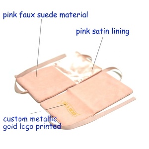 Nouveauté : Pochette à parfum personnalisée avec logo doré imprimé, en daim rose pêche, doublure satinée, rabat enveloppe et ruban - Product Image 3