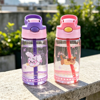 Bouteille d'eau scolaire en plastique PC de 500 ml avec couvercle à paille, en stock, pour les boissons des enfants, imprimée avec des dessins animés mignons, haute qualité