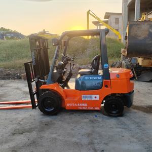 رافعة شوكية TOYOTA <span class=keywords><strong>30</strong></span> مستعملة بحالة 90% جديدة، حمولة 3 طن، جودة عالية وسعر منخفض، كفاءة عمل جيدة، معروضة للبيع - Product Image 2