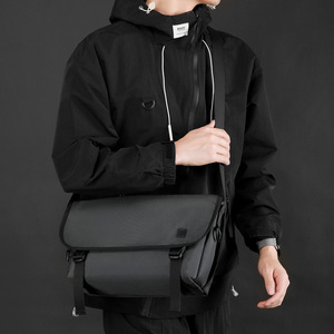 Sac bandoulière carré grande capacité en nylon pour homme, sac messager professionnel multi-poches avec fermeture éclair - Product Image 5