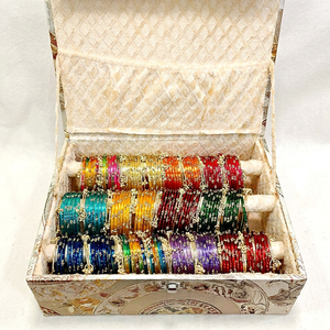 Ensemble de bracelets multicolores en verre serti, prêt pour l'affichage en showroom, ton or, style Ghungroo Kadas du Cachemire, lot de 144 Chudiyan en verre avec doublure B - Product Image 1