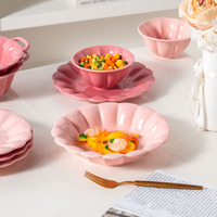 Ensemble de vaisselle en céramique style crème nordique, design irrégulier à bordure dentelée, esthétique Instagram, bols et assiettes
