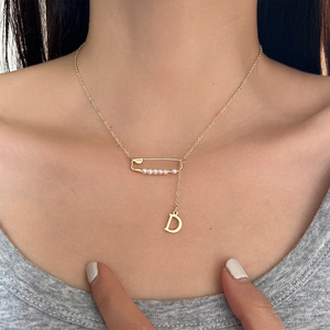 Collar de perlas Estilo de nicho para mujer Diseño de lujo accesible Moda elegante Cadena de clavícula Collar Cadena de cuentas - Product Image 5