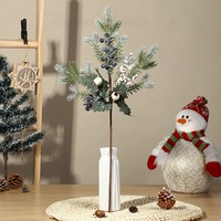 Kunststof gesimuleerde hulst en sneeuwvruchten kerstdecoraties 60cm voor thuis en feestelijke sfeer