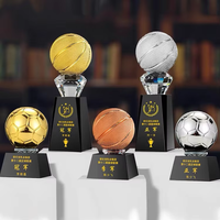 Trophée en cristal K9 fait main en gros de l'usine de Pujiang, pour basketball/football/volley-ball, avec gravure laser personnalisée et logo