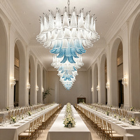 Lustre en verre soufflé à la main en forme de pétale, luminaire suspendu décoratif moderne pour salle de mariage, banquet, hall d'hôtel