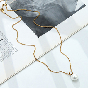 <span class=keywords><strong>Collana</strong></span> in Acciaio Inossidabile con Elegante Intarsio di Perle Bianche, Catena a Spiga, Impermeabile e Antiossidante, Regalo <span class=keywords><strong>per</strong></span> <span class=keywords><strong>Lei</strong></span> <span class=keywords><strong>per</strong></span> Anniversario - Product Image 5