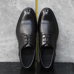 Chaussures de mariage italiennes haut de gamme pour hommes, chaussures de ville et richelieu en cuir pour hommes, luxueuses, sur mesure et fabriquées à la main. - Product Image 1