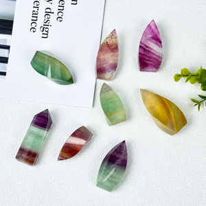 Vente en gros de tours de <span class=keywords><strong>fluorite</strong></span> arc-en-ciel de haute qualité, pierres de guérison en cristal, ornement flamme de <span class=keywords><strong>fluorite</strong></span> pour la décoration intérieure - Product Image 1