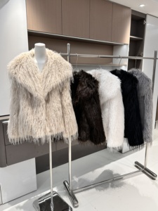 เสื้อโค้ทขนเฟอร์เทียมแบบสั้น ผ้าไหมเนื้อนุ่ม ทรงยาว สไตล์แรคคูน สำหรับผู้หญิง อุ่นสบายสำหรับฤดูหนาว - Product Image 1