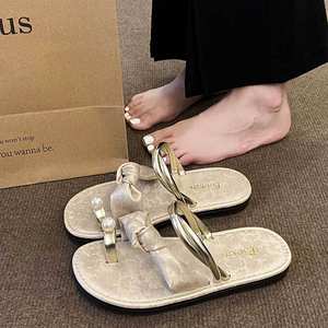 Nouvelles Sandales Plates Premium Niche Française pour Femmes – Tongs Décontractées à Boucle d'Orteil pour l'Extérieur et la Plage – Vente en Gros – Collection Été Tendance - Product Image 1