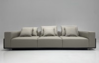 La quintessence du luxe: chaise rembourrée artisanale avec coque en bois courbé, somptueux revêtement en cuir/tissu et pieds en acier