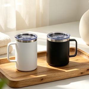แก้วกาแฟแบบมีหูจับ ขนาด 20 ออนซ์ ผนังสองชั้น เก็บอุณหภูมิ พร้อมโลโก้สั่งทำ แก้วปาร์ตี้เคลือบสีฝุ่น แก้วสแตนเลสสำหรับสลักเลเซอร์ - Product Image 1