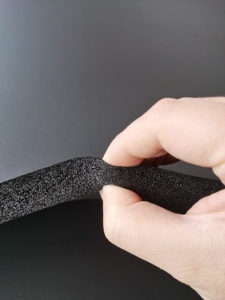 Panneau d'isolation en mousse de caoutchouc à cellules fermées YINGUAN Grade I, matériau ignifuge, isolant thermique et insonorisant pour les tuyaux industriels - Product Image 2