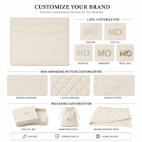 Porte-cartes en cuir minimaliste blanc ivoire avec aspect cuir lisse, poche avant incurvée et fentes horizontales pour cartes OEM