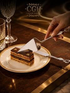 Ensemble de couteau et de spatule à gâteau de mariage en bois d'acacia CGH, design moderne poli miroir, respectueux de l'environnement - Product Image 4