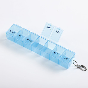 Organizador de pastillas con 7 compartimentos, caja de medicamentos semanal hermética con tapa abatible y cadena para uso doméstico - Product Image 3