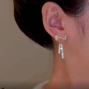 Boucles d'oreilles pendantes en chaîne argentée avec pompons pour femmes, mode coréenne, simples, torsadées, géométriques, pendantes, bijoux féminins - Product Image 4