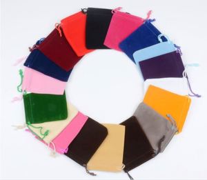 2700339 Petits sacs cadeaux en velours doux pour bijoux avec cordon de serrage - Product Image 1