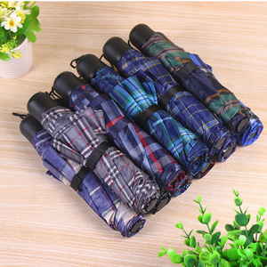 CHUVABAND 8K Super <span class=keywords><strong>Mini</strong></span> <span class=keywords><strong>Parapluie</strong></span> à 3 volets Parapluies au design à carreaux de couleur unie promotionnels bon marché en gros pour cadeaux d'affaires - Product Image 2