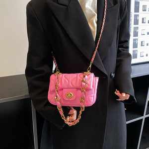 <span class=keywords><strong>Sac</strong></span> à main matelassé en PU de luxe pour femme avec diamants, <span class=keywords><strong>sac</strong></span> à bandoulière décontracté avec chaîne dorée épaisse pour le quotidien, les fêtes et les rendez-vous - Product Image 3