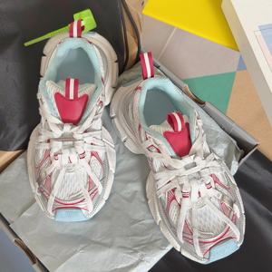 Chaussures de sport rétro en maille de haute qualité pour hommes et femmes, respirantes, à lacets, semelle épaisse, antidérapantes, toutes saisons, vente en gros - Product Image 4