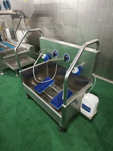 Équipement professionnel de lavage de bottes pour abattoirs, avec lavabo et système de nettoyage <span class=keywords><strong>manuel</strong></span> pour la sanitation des tiges et des semelles - Product Image 4