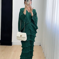 Miyake Fashion Dress Robe décontractée noire pour femmes Robe plissée à col en V de grande taille