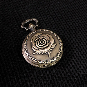 Montre de poche pour femme, collier à bascule, ajourée et sculptée, classique, commémorative, nostalgique, personnalisable, cadeau de collection - Product Image 1