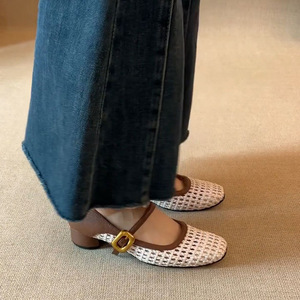 Sandalias de verano de PU suave con tacón grueso y una sola tira, estilo Mary Jane vintage con punta cuadrada y diseño hueco tejido para mujer - Product Image 2