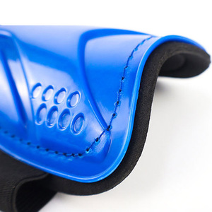 Espinilleras de EVA transpirables con logotipo personalizado OEM, espinilleras protectoras de pantorrilla para fútbol para niños y adultos, protectores de fútbol a precios económicos - Product Image 3