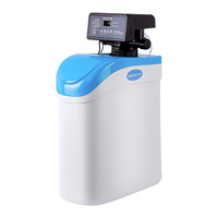 Système d'adoucissement de l'eau à usage domestique avec soupape de commande et résine d'adoucissement dans le kit