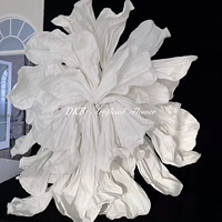 Grande fleur en papier plissé fait à la main Art de beauté géant pour la décoration de scènes de graduation de fond de scène de mariage artificielle