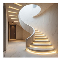 Escalier intérieur incurvé moderne de haute qualité avec marches en céramique pour utilisation dans les halls d'appartements