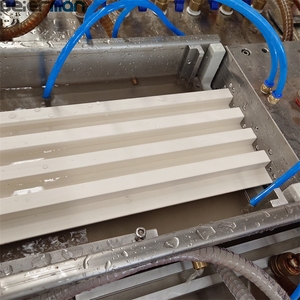 Protection de l'environnement Matériaux de construction <span class=keywords><strong>PVC</strong></span> PLUIE GOUTTER/TRUNKING MAKING LINE Wpc Profile Extrudeuse Making Machine - Product Image 3