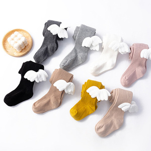 <span class=keywords><strong>Leggings</strong></span> in <span class=keywords><strong>pile</strong></span> lavorato a maglia OEM ODM per neonati con ali d'angelo e calzini annodati, collant per bambine, abbigliamento per bambini - Product Image 2