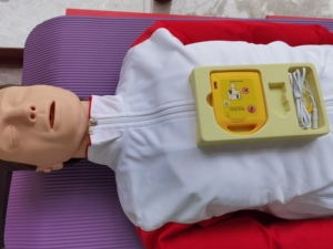 Défibrillateur d'entraînement AED professionnel miniature XFT-D0009, certifié CE/ISO13485, modèle anatomique pour défibrillateur <span class=keywords><strong>externe</strong></span> <span class=keywords><strong>automatisé</strong></span> - Product Image 4