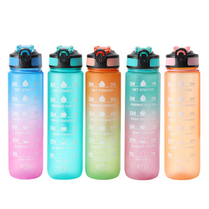 Bouteille d'eau de sport givrée non toxique avec paille, marqueur de temps étanche pour le bureau, l'école et l'entraînement pour faire bouillir l'eau. - Product Image 1