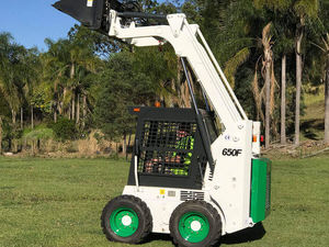 Multifungsi Sepenuhnya Hidrolik <span class=keywords><strong>Forway</strong></span> <span class=keywords><strong>Skid</strong></span> Steer <span class=keywords><strong>Loader</strong></span> 650F dengan Harga Bagus untuk Dijual - Product Image 4