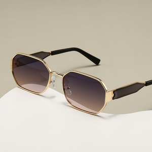 Gafas de Sol Cuadradas Negras Retro con Logotipo Personalizado para Hombre y Mujer, Gafas de Sol Rectangulares de Metal con Protección UV400 para Mujer - Product Image 5