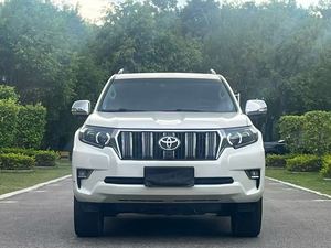 Toyota <span class=keywords><strong>Prado</strong></span> 3.5L essence <span class=keywords><strong>TXL</strong></span> <span class=keywords><strong>2018</strong></span> - Product Image 1