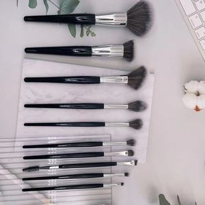 YRX A204 10 pièces Ensemble de pinceaux de maquillage pour les yeux classiques noir argent avec manche en bois Pinceau de détail pour les sourcils avec une belle forme de tête - Product Image 2